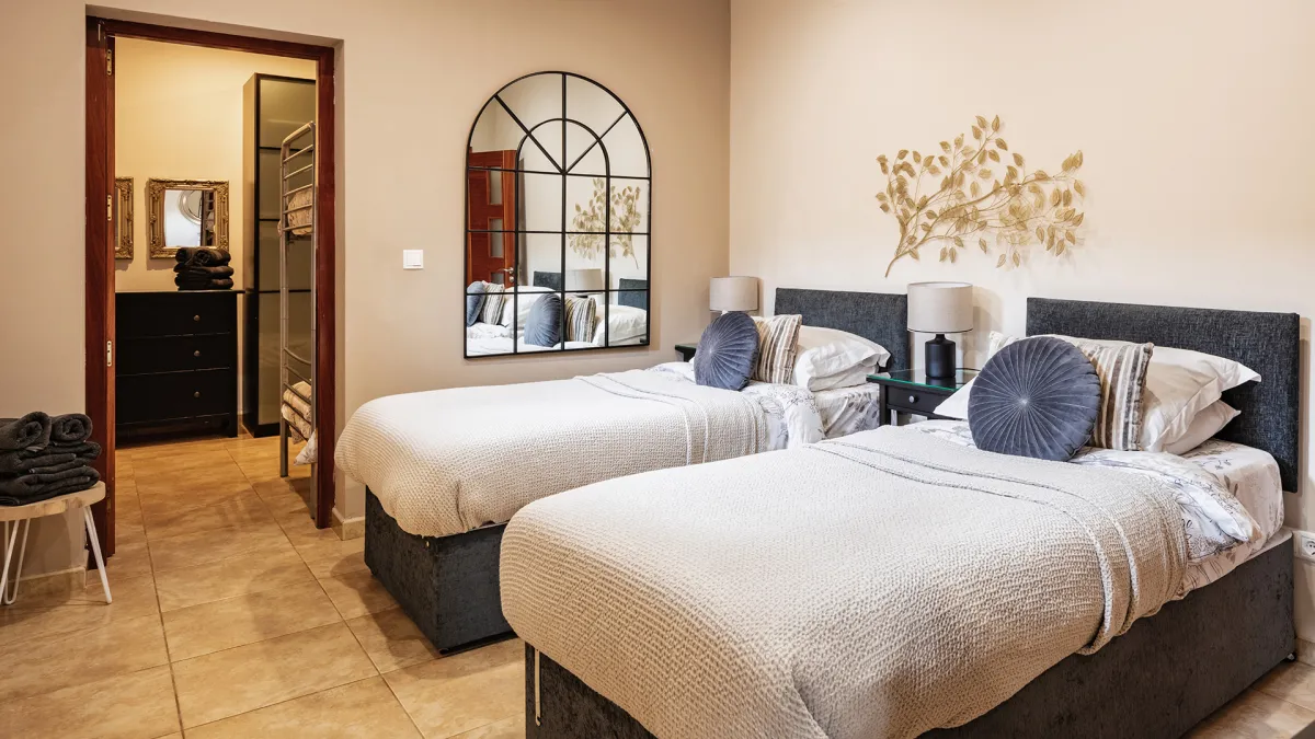BEDROOM 5